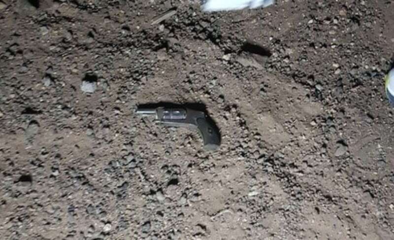 Pistola hallada en el lugar de los hechos/TA.